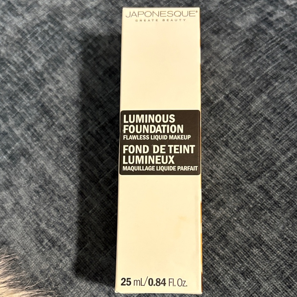 Japonesque Luminous Foundation Flawless Liquid Makeup in Shade 10
